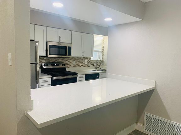 3rd image of 7120 San Mateo Blvd #251