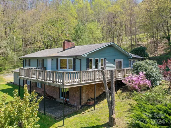 1110 Evergreen Farm Cir, Waynesville, NC 28786