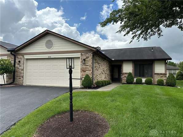 220 Wrenwood Ct, Englewood, OH 45322