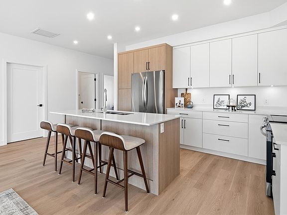 5th image of 7057 Central Saanich Rd #301