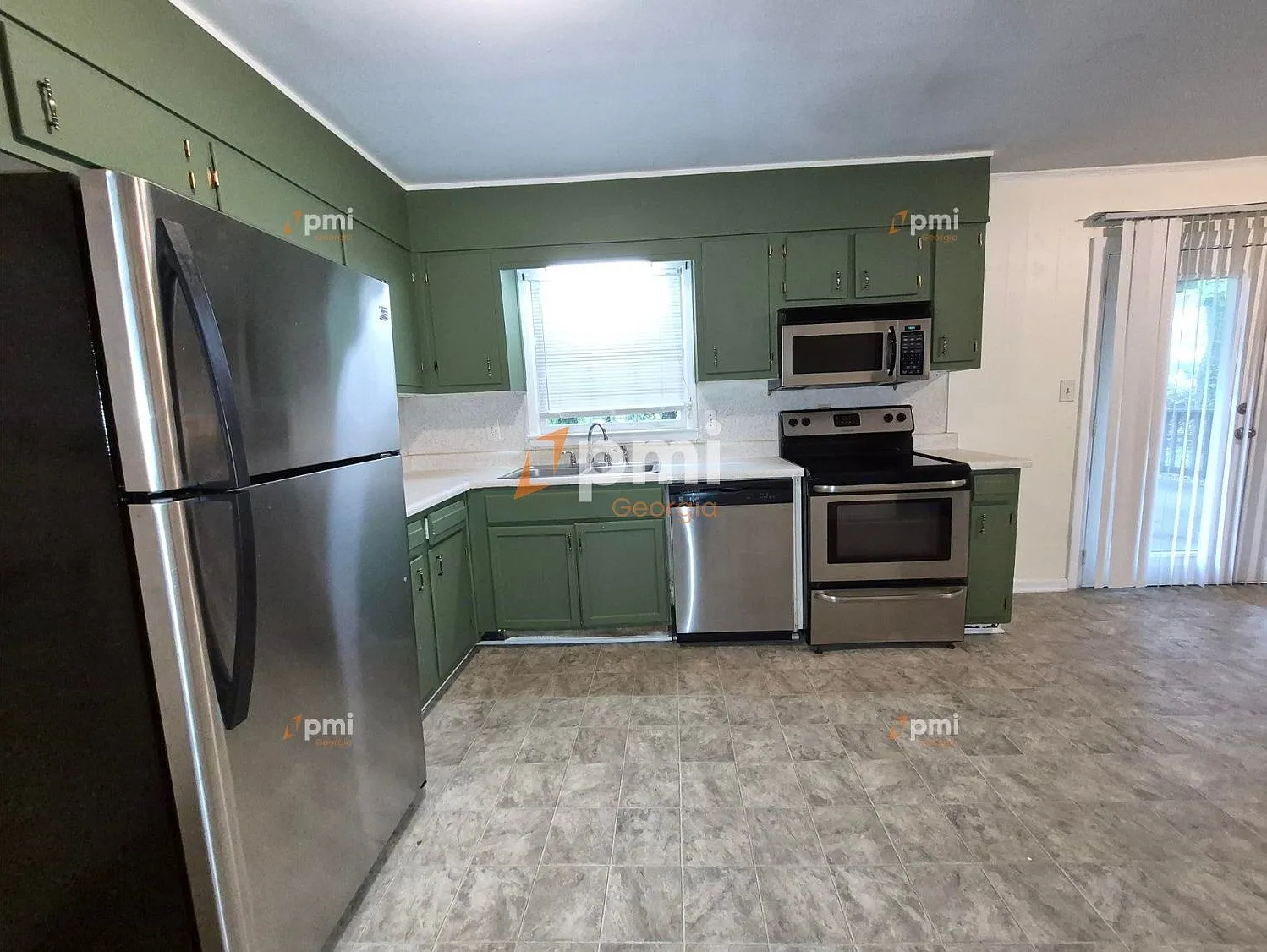 3 bed, 1.5 bath, 1231 sqft, $1,625 — Photo 3