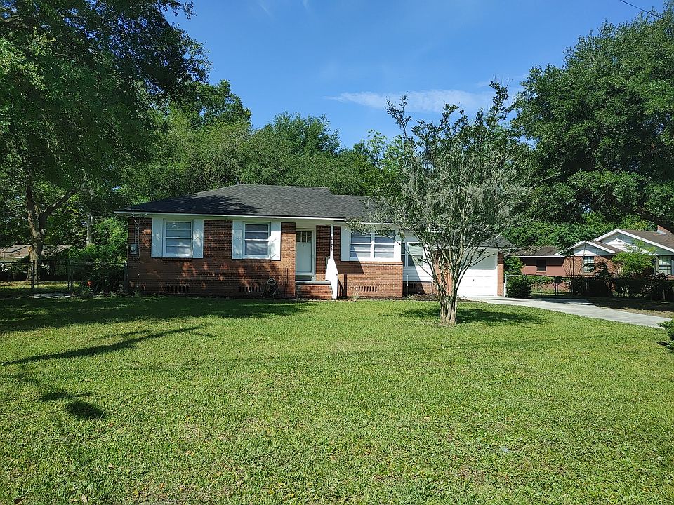 1st image of 2174 Lake Dr