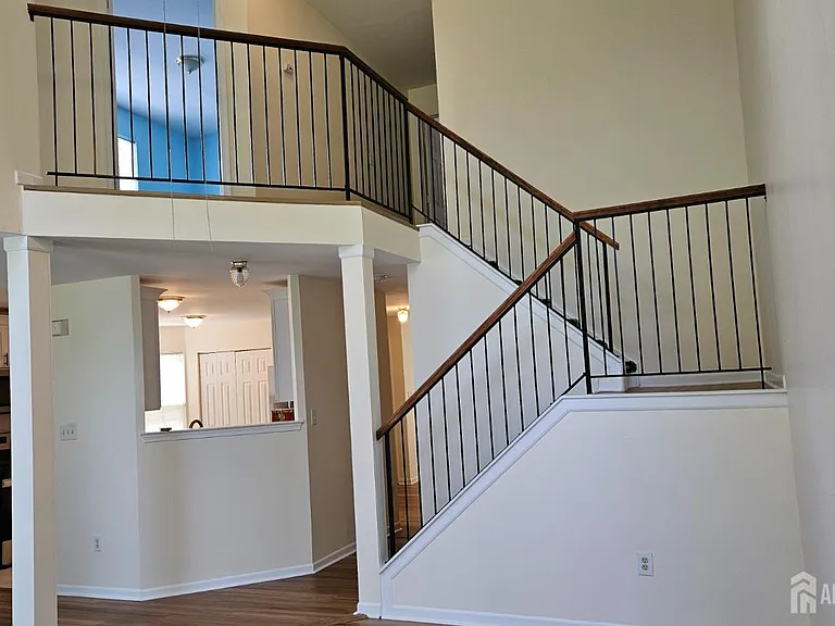 405 Cobblestone Ct — Photo 16