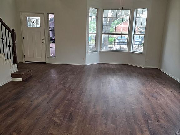 3rd image of 749 Rockett Ln
