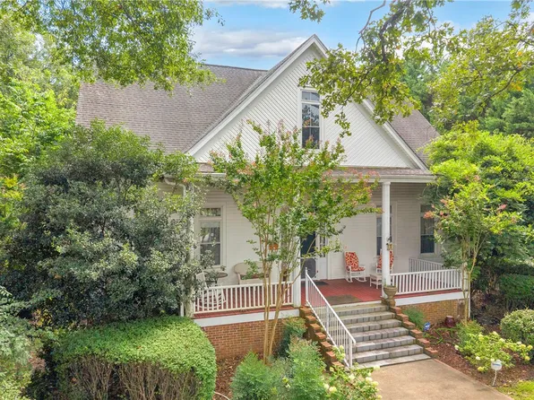 100 E Wesley St, Walhalla, SC 29691