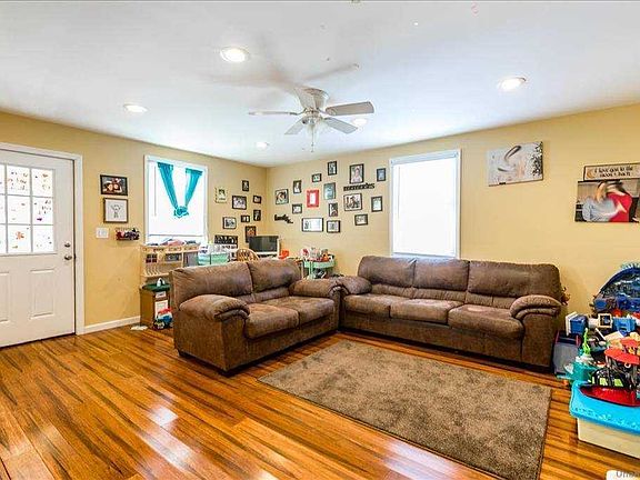 3rd image of 39 Columbia Ave