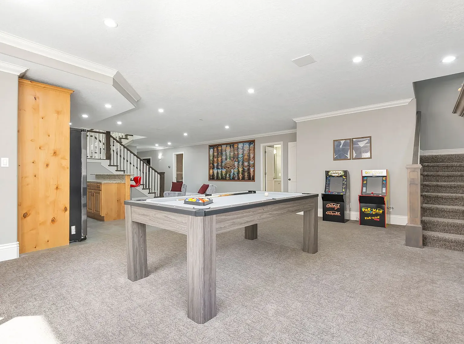 5 bed, 4.5 bath, 6634 sqft, $5,895 — Photo 4