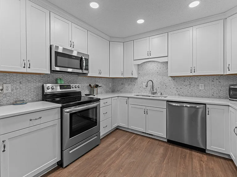 2211 Steeple Chase Dr — Photo 15