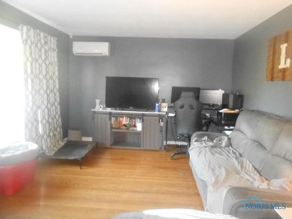 3rd image of 11058 Sunset Dr