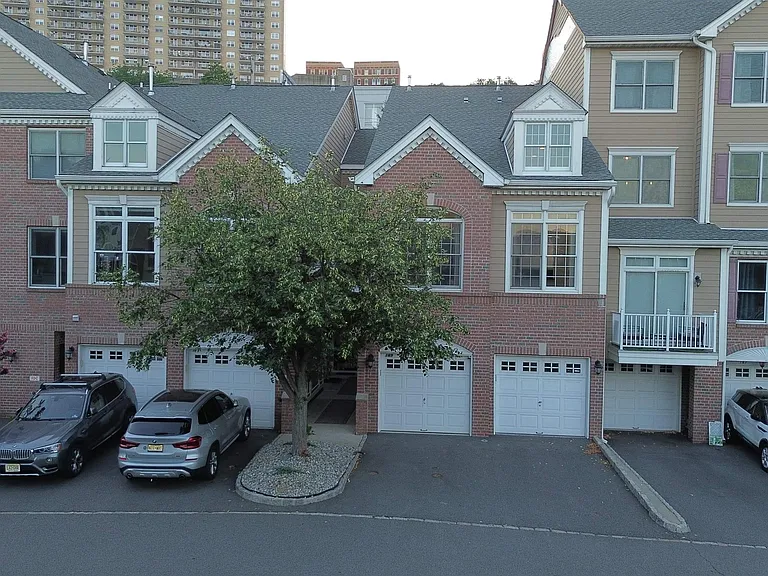 169 Price Ct — Photo 1