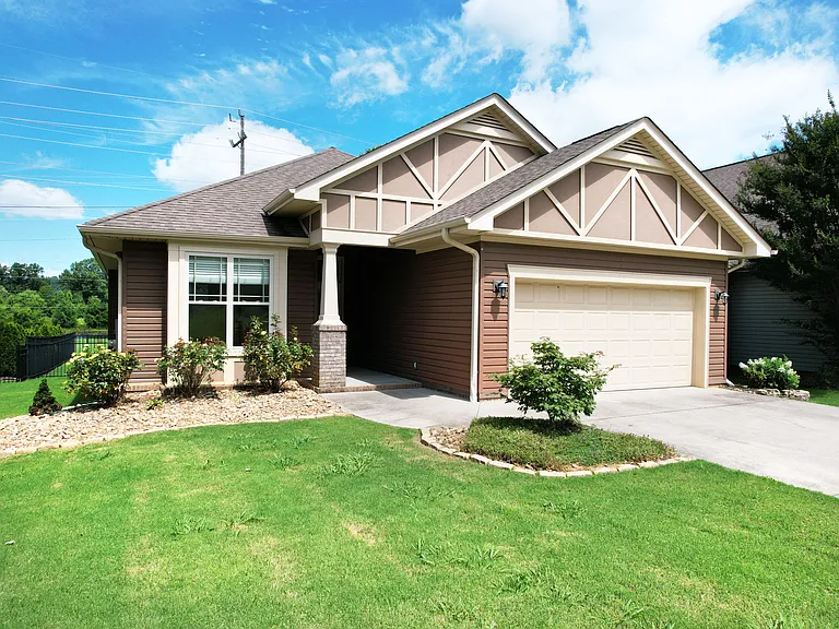 955 Dodie Dr — Photo 4