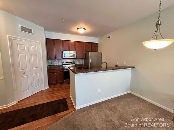 5th image of 1007 E Summerfield Glen Cir