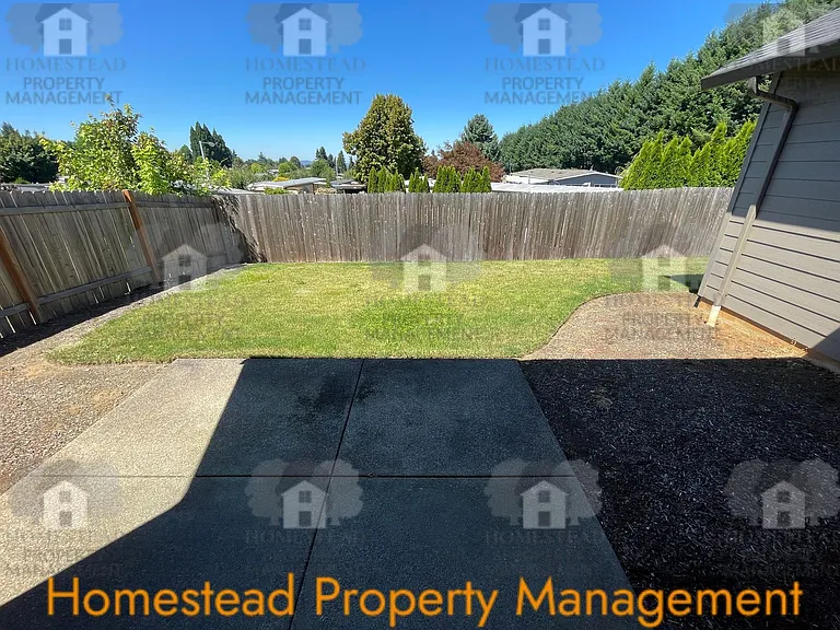 463 NE Cedar St — Photo 27