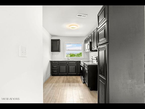 4th image of 2307 Linden Ave #B