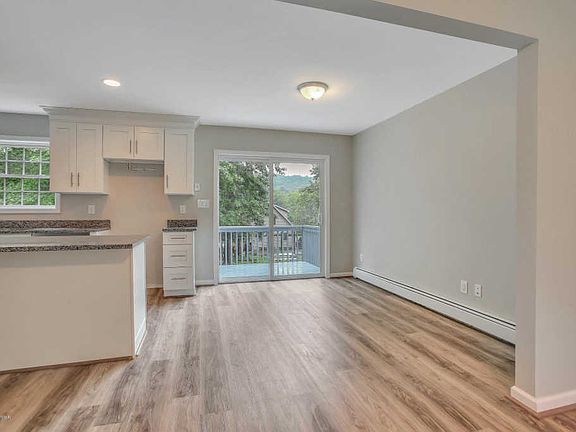 5th image of 208 Birchwood Dr