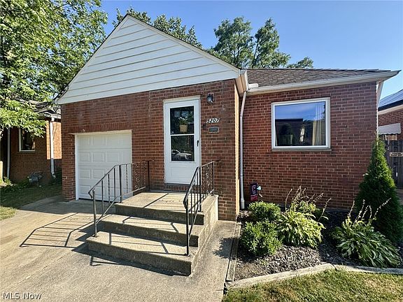 2nd image of 5207 Redfern Rd