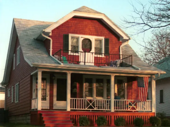 2250 N 64th St, Wauwatosa, WI 53213