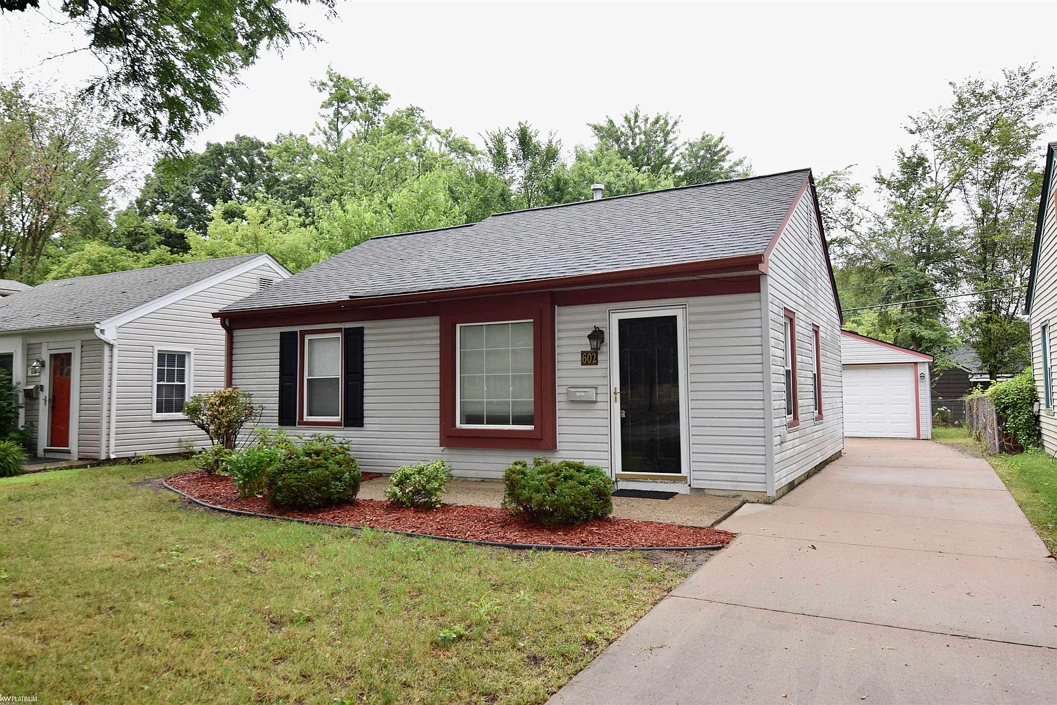 602 Kensington Ave photo 1