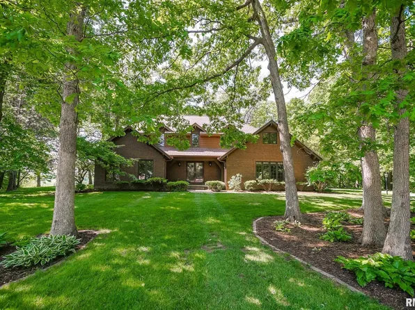 9701 N Cherrybark Ct, Peoria, IL 61615