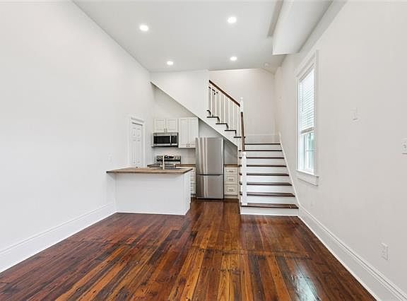2nd image of 328 Amelia St
