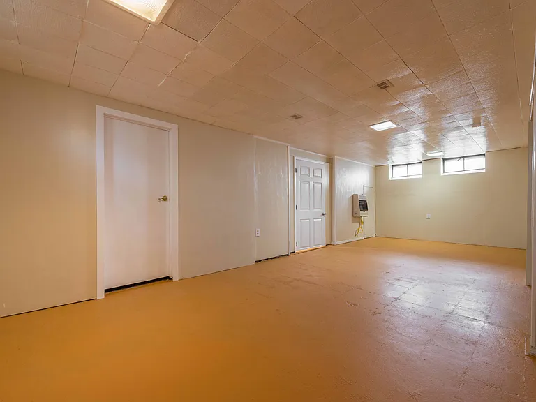18214 Lewis Dr — Photo 31