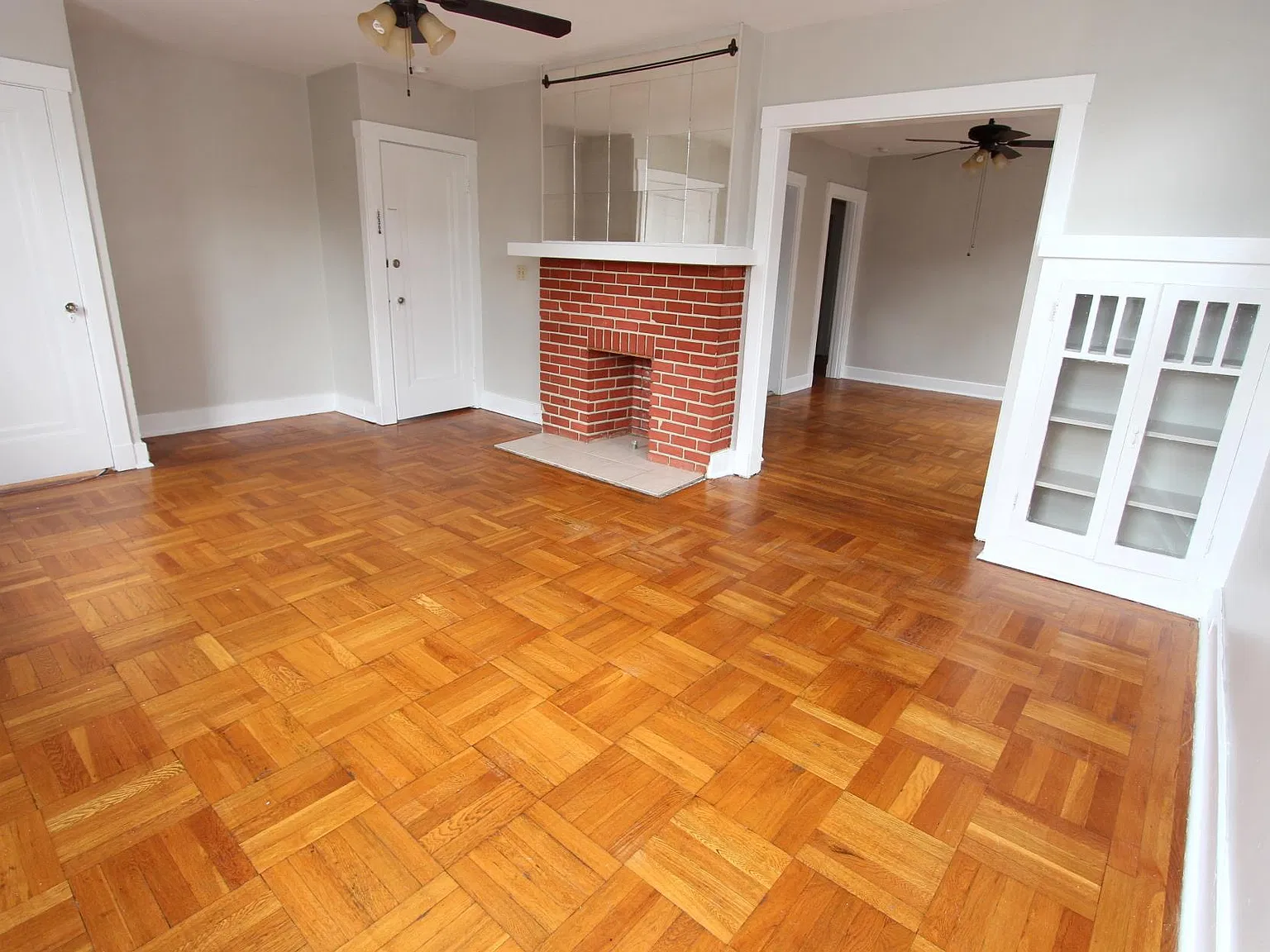 3 bed, 1070 sqft, $1,925 — Photo 2