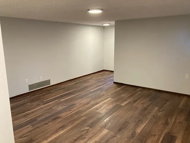 3125 W Indian Trail Rd — Photo 8
