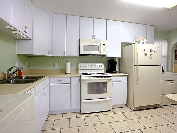 2nd image of 1026 Calle La Resolana