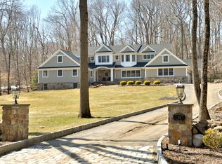 11 Tanglewood Hollow Rd, Upper Saddle River, NJ 07458