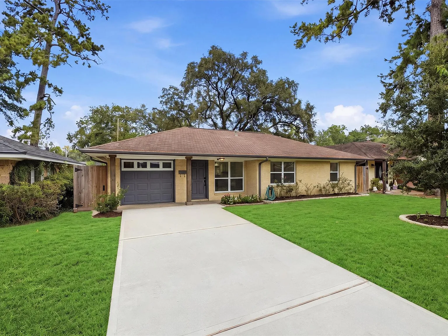 3 bed, 1.0 bath, 1054 sqft, $3,500 — Photo 2