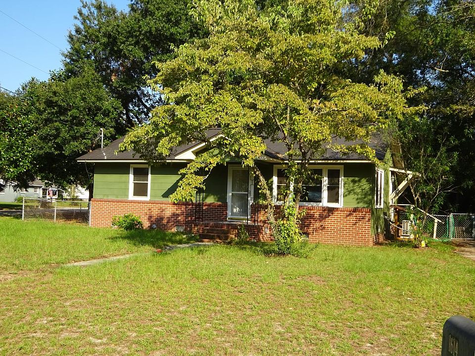 Corner Lot, Fenced Back Yard