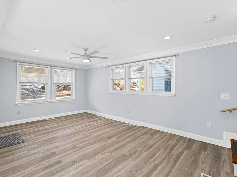 37 Tyndall Ave — Photo 6