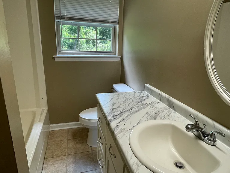 304 Henry St — Photo 8