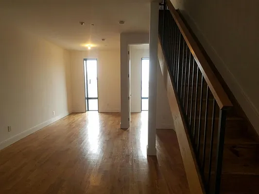 Rented by Evergreen Apartments BK | media 27