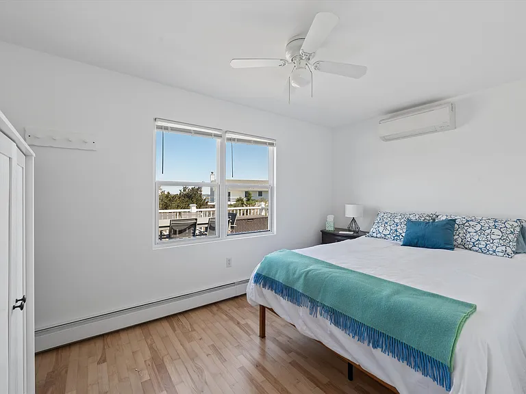 898 Dune Rd — Photo 16