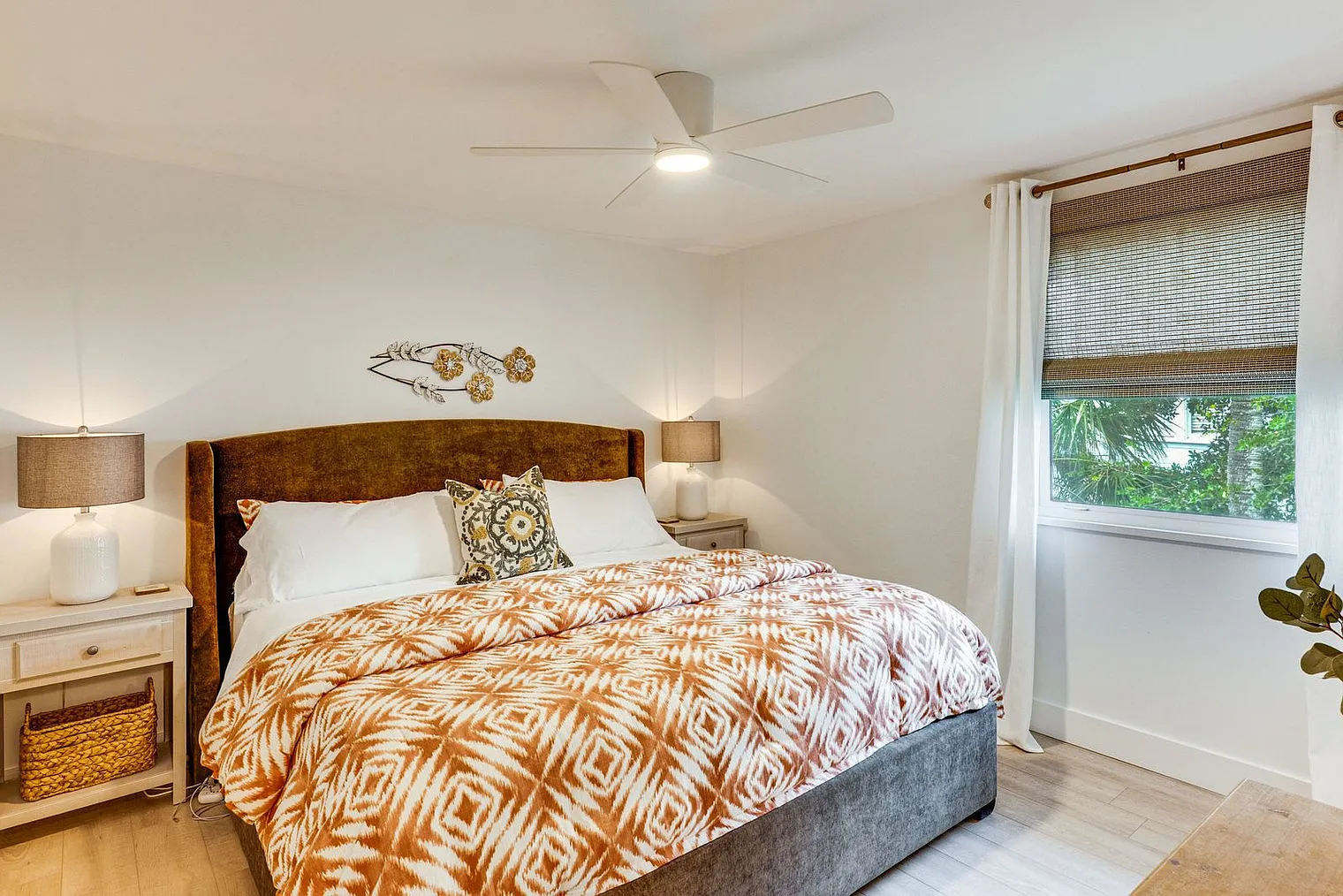 2 bed, 1.0 bath, 893 sqft, $3,496 — Photo 3