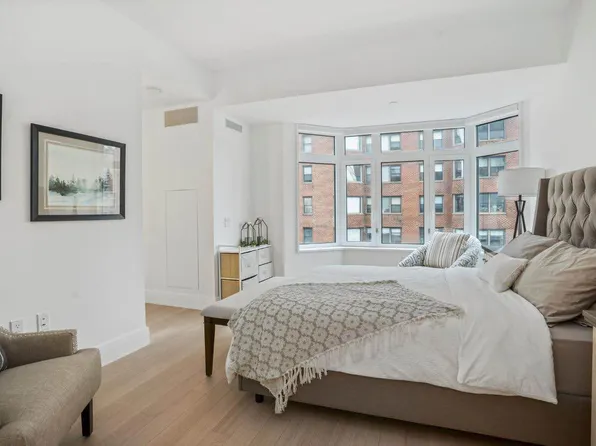 200 East 83rd Street image 8 of 27