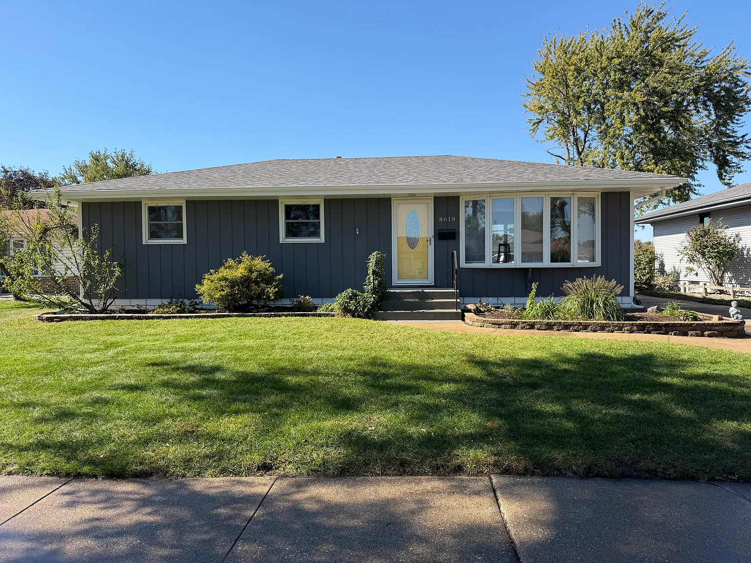 3 bed, 1.5 bath, 1100 sqft, $3,000 — Photo 2