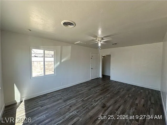 148 W Victory Rd — Photo 4