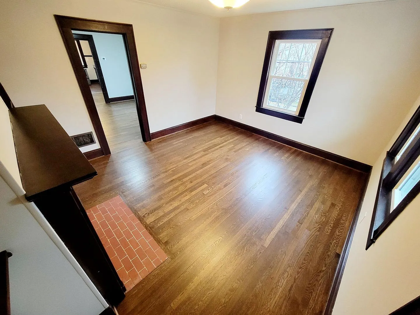 Great 2 Bed 1 Bath in Burlington! — Photo 3