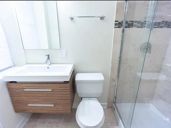 4th image of 6118 N Claremont Ave #1