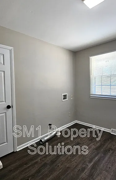 1529 Earl Dr #1 — Photo 8