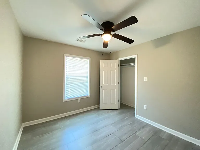 2412 Loop Acres Dr — Photo 11
