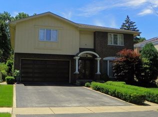 3513 W 97th St, Evergreen Park, IL 60805