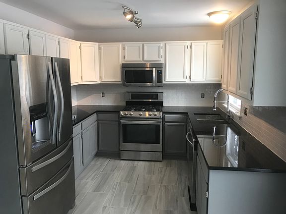 3rd image of 15 Sandy Hill Dr
