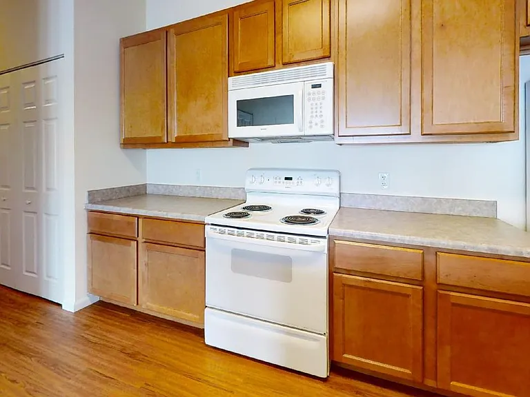 Windsor West | Specials Available — Photo 15