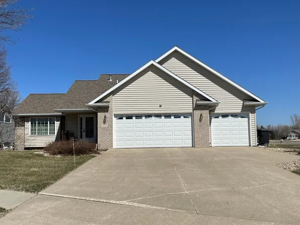 1070 Briarwood Dr, Worthington, MN 56187