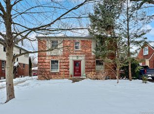 825 Washington Rd, Grosse Pointe, MI 48230