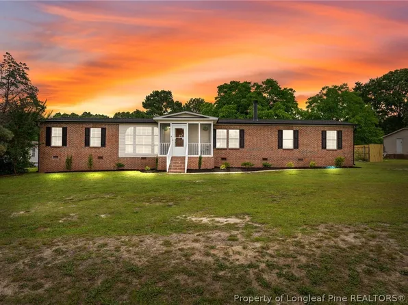 211 Farmhouse Ct, Sanford, NC 27332