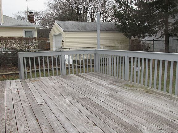 2nd image of 27 16th St